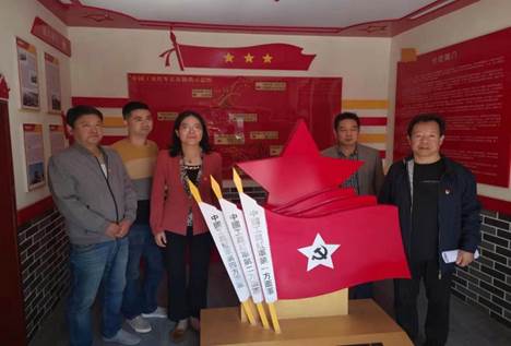 说明: 参观图片